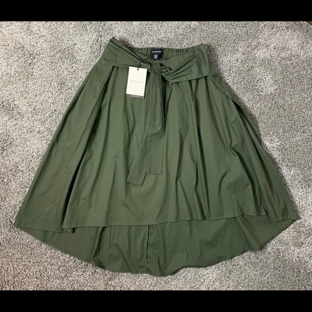 NWT Who What Wear knot front skirt. Size 2 - Picture 4 of 6